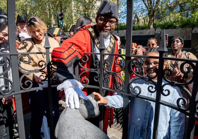 Looking purrfect! Whittington Cat given a makeover Whittington stone 3