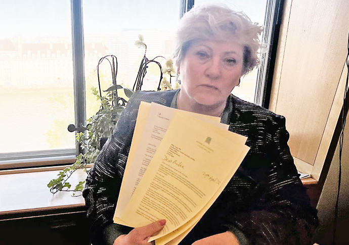 Immigration: MP demands meeting with Home Office Emily Thornberry with home office letter