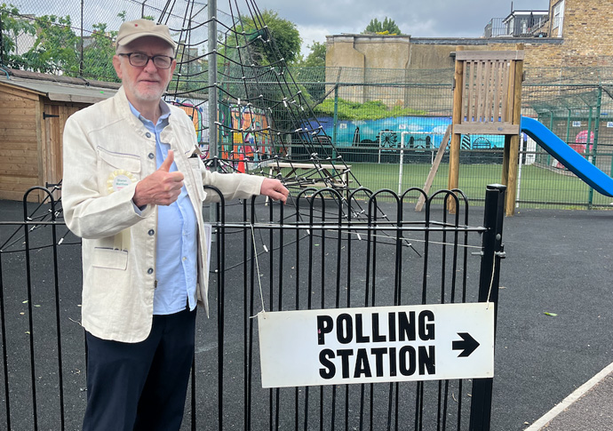 Local elections: parties awaiting voters’ verdict Jeremy Corbyn at polling station