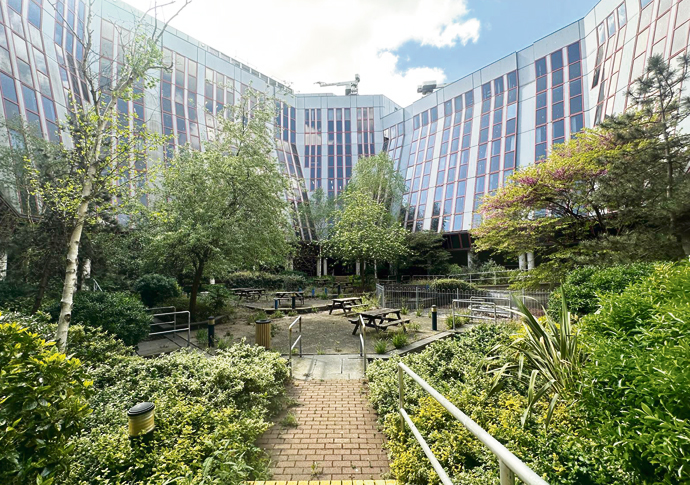 £100m plan for hotel at former bank building empty for almost a decade Regents House Square in the middle
